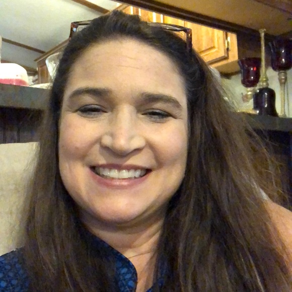 Meet your Posher, Cynthia - Picture 1 of 1